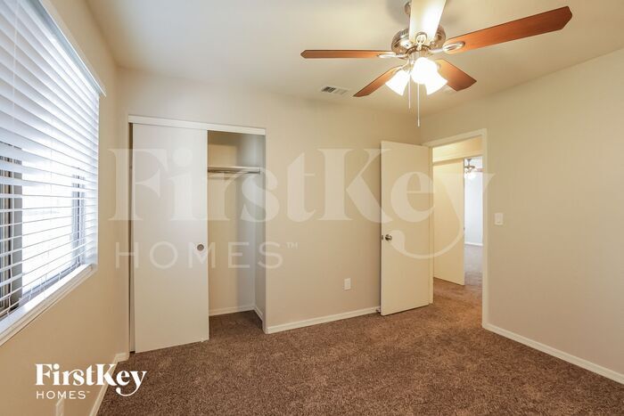 Building Photo - 2082 E Arabian Dr