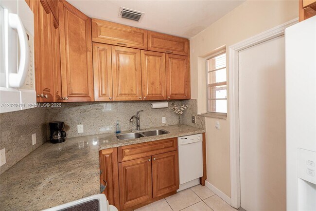 Building Photo - 540 SW 60th Ave