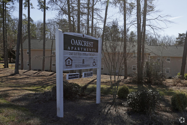 Building Photo - Oakcrest Apartments