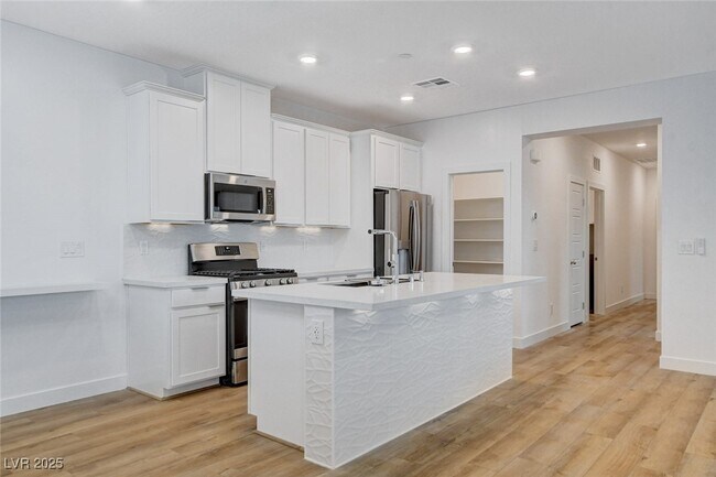 Building Photo - 237 Callen Falls Ave