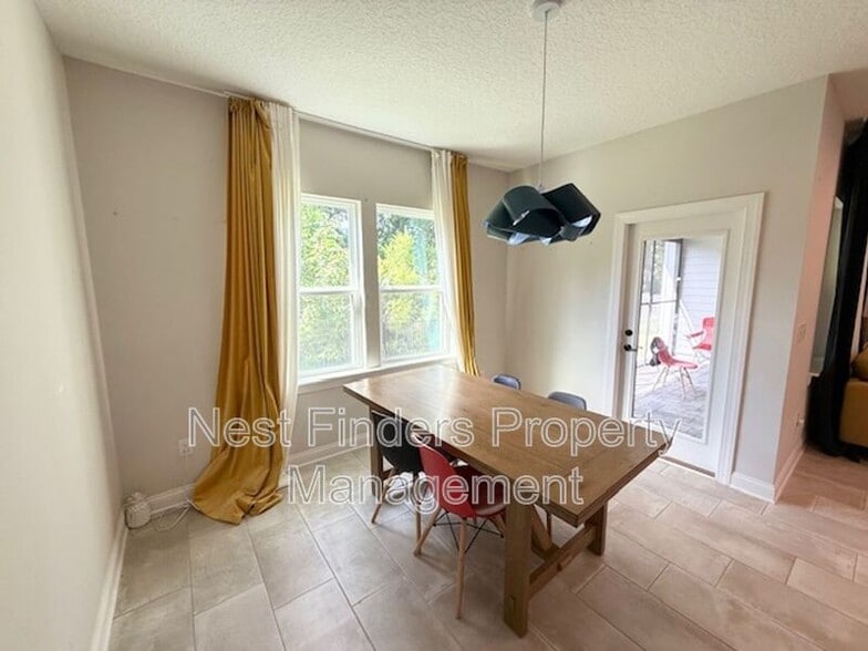 Building Photo - 676 Natureland Cir