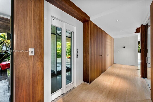 Building Photo - 360 Harbor Dr