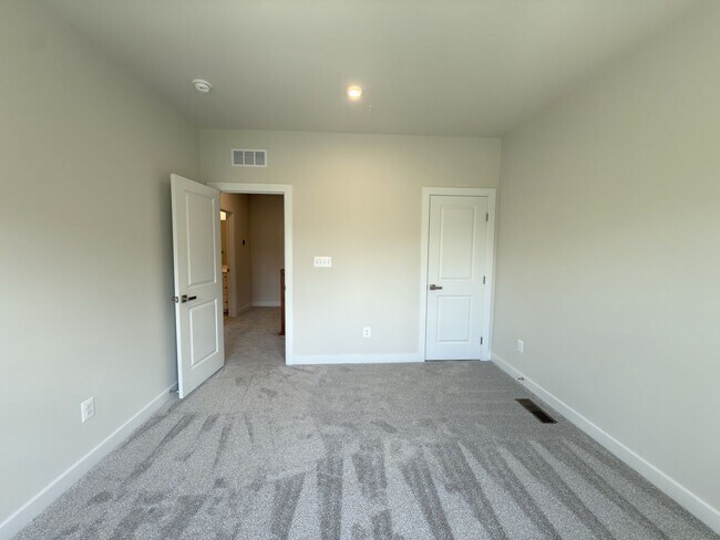 Building Photo - 14441 Albemarle Point Pl