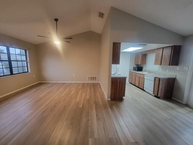 Building Photo - 1305 Calamondin Dr