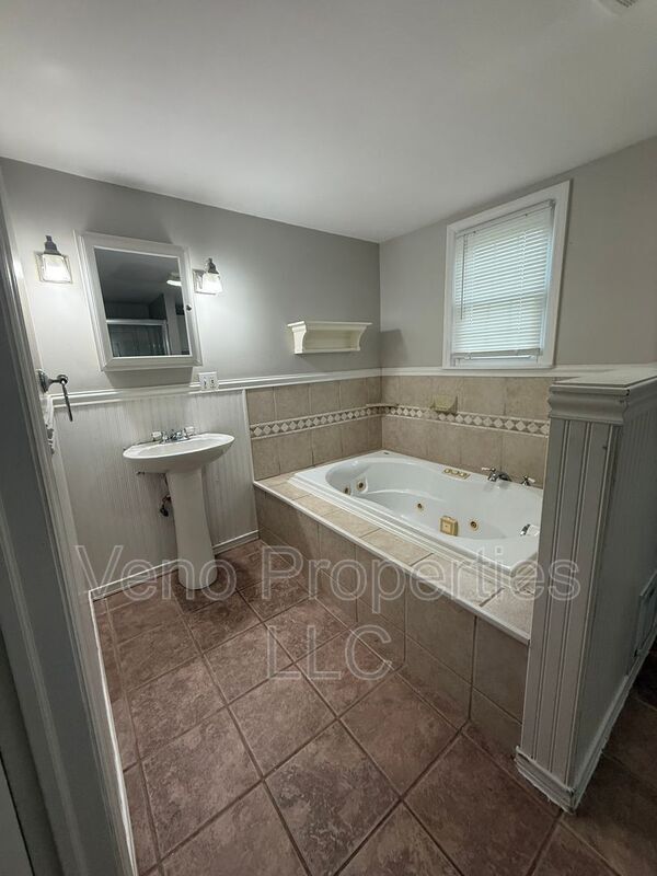 Building Photo - 5 Lansing Rd