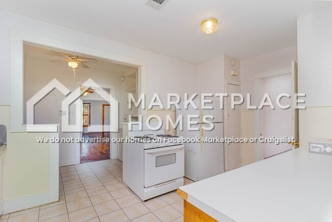 Building Photo - 312 Maple St