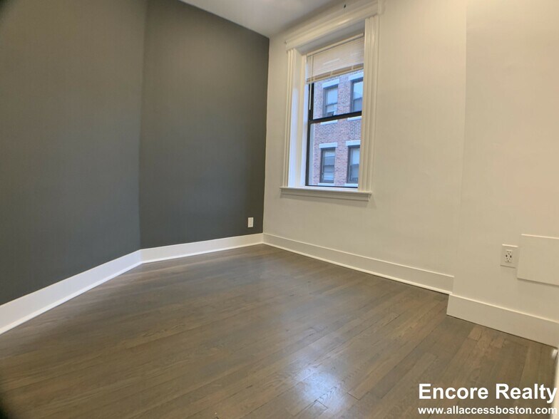 Building Photo - 11 Queensberry St