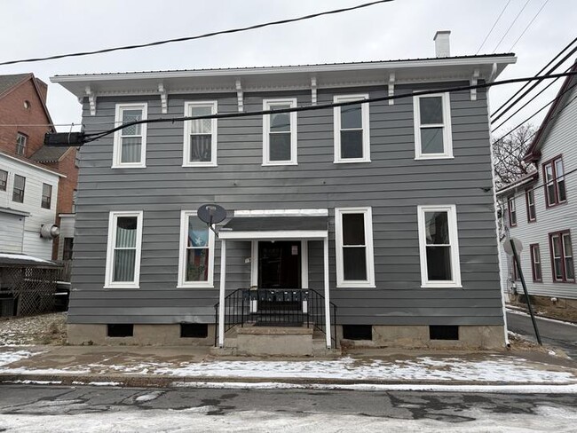 Building Photo - 19 Walnut St