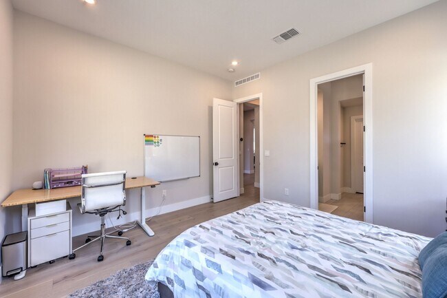 Building Photo - Exquisite 6-bed/ 6-bath residence nestled within the prestigious, guard-gated community of Revere...