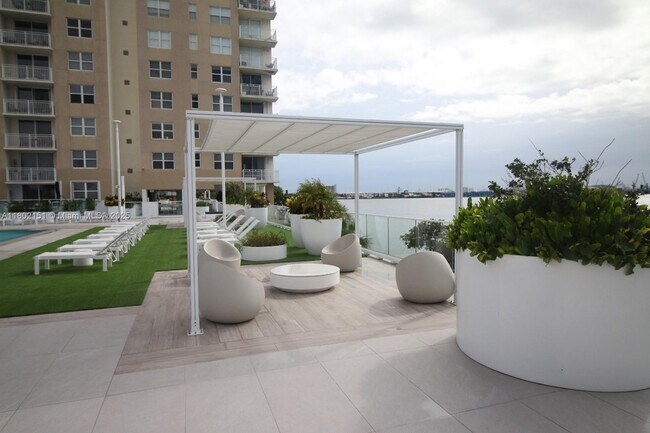 Building Photo - 770 Claughton Island Dr