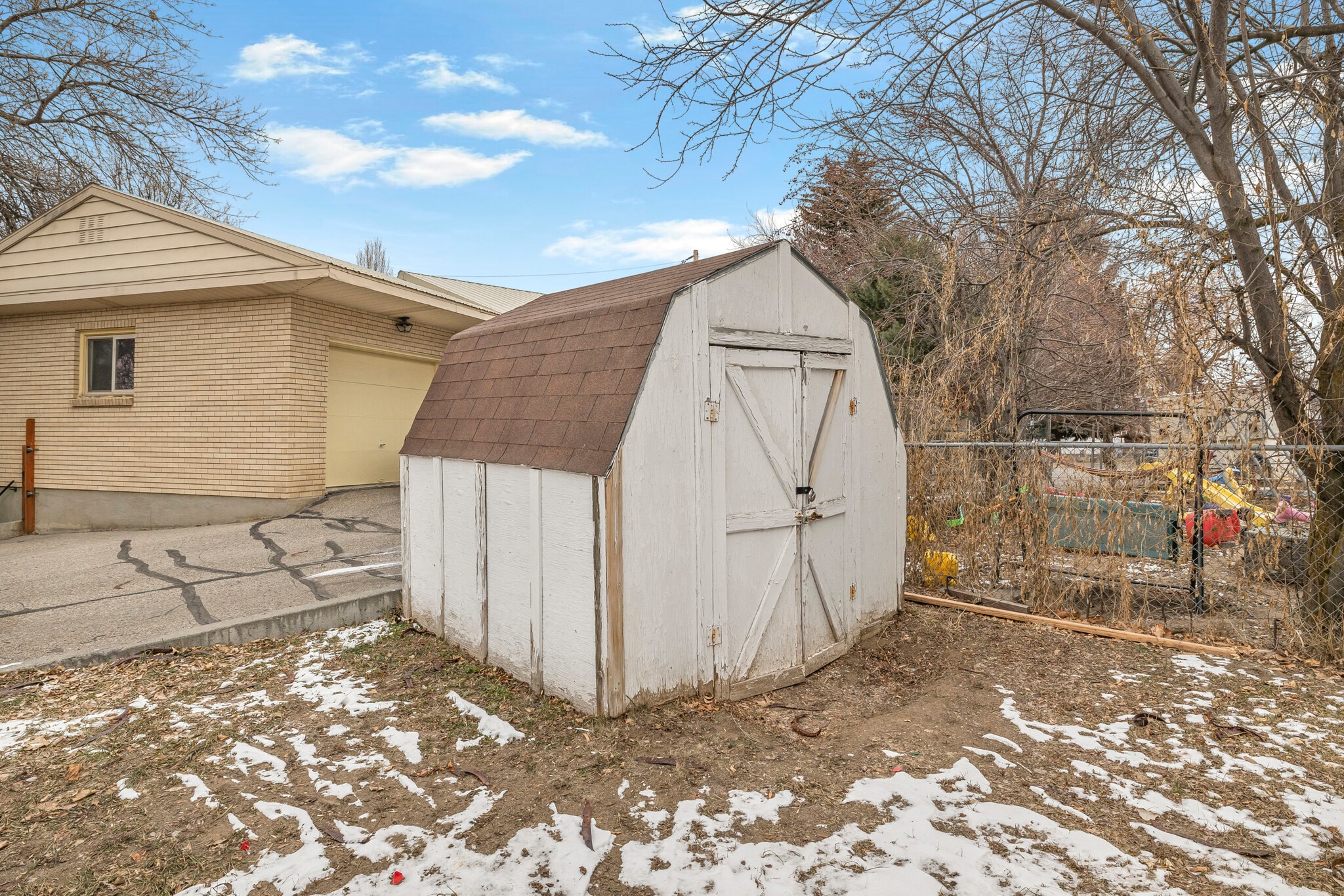 Building Photo - 225 E 2nd S