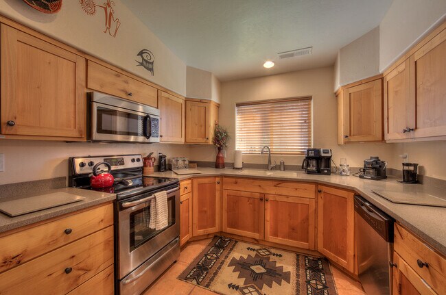 Building Photo - 3366 Oleander Ln