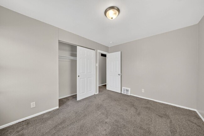 Building Photo - Section 8 Accepted