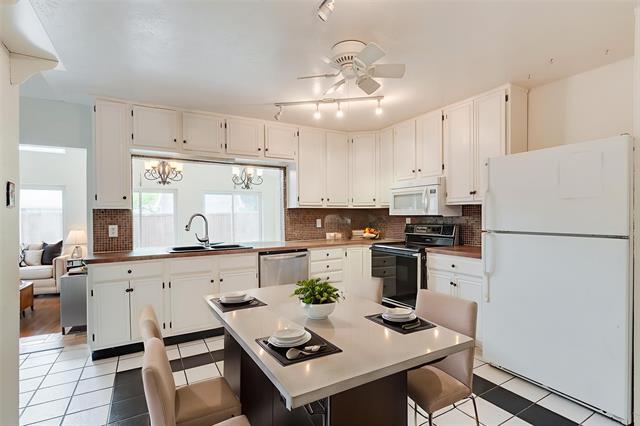 Building Photo - 1441 Everglades Dr