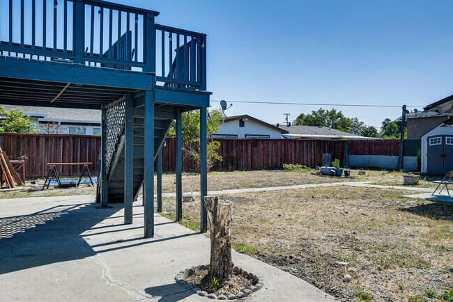 Building Photo - 1218 84th Ave