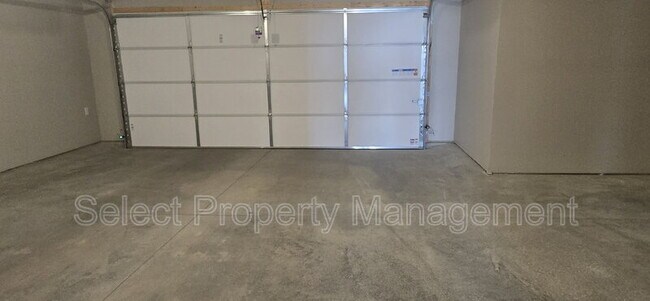 Building Photo - 4802 Silverstone Psge
