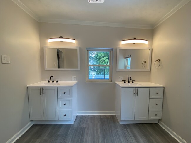 Building Photo - 5 bedroom /2 bath mins. from UC for $700/pp ($3500/mo) w/ off-street parking included!