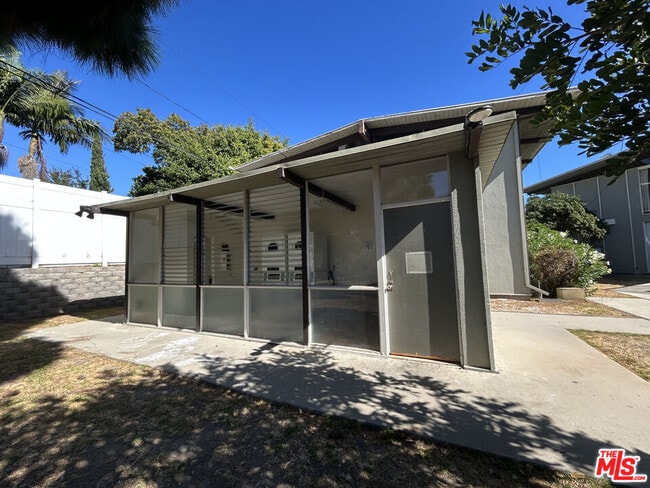 Building Photo - 3330 S Sepulveda Blvd