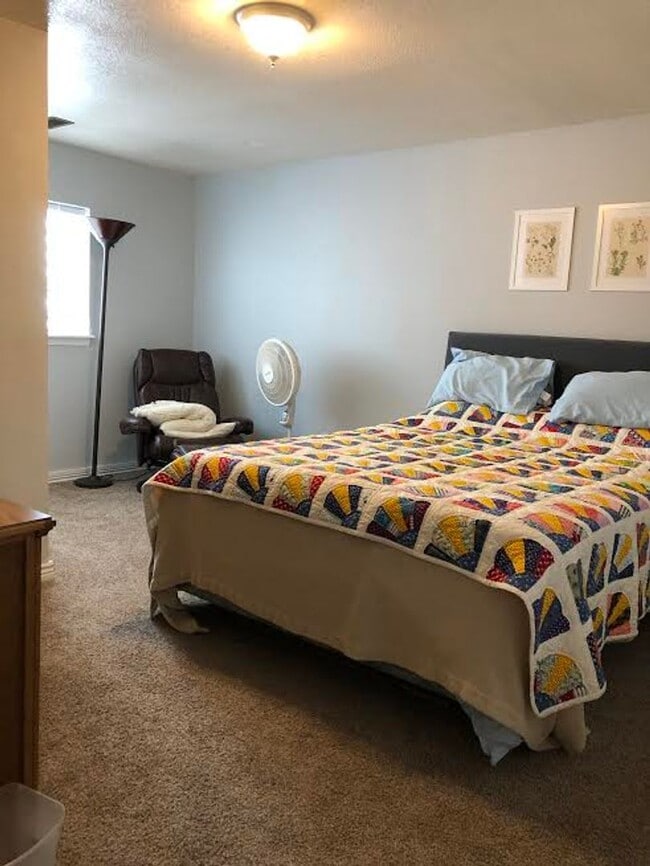 Building Photo - 4 Bd, 2 Ba, Home, Quiet Neighborhood, Great Floorplan, Mature Landscaping!