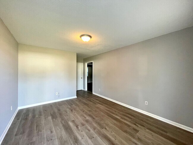 Building Photo - 01022