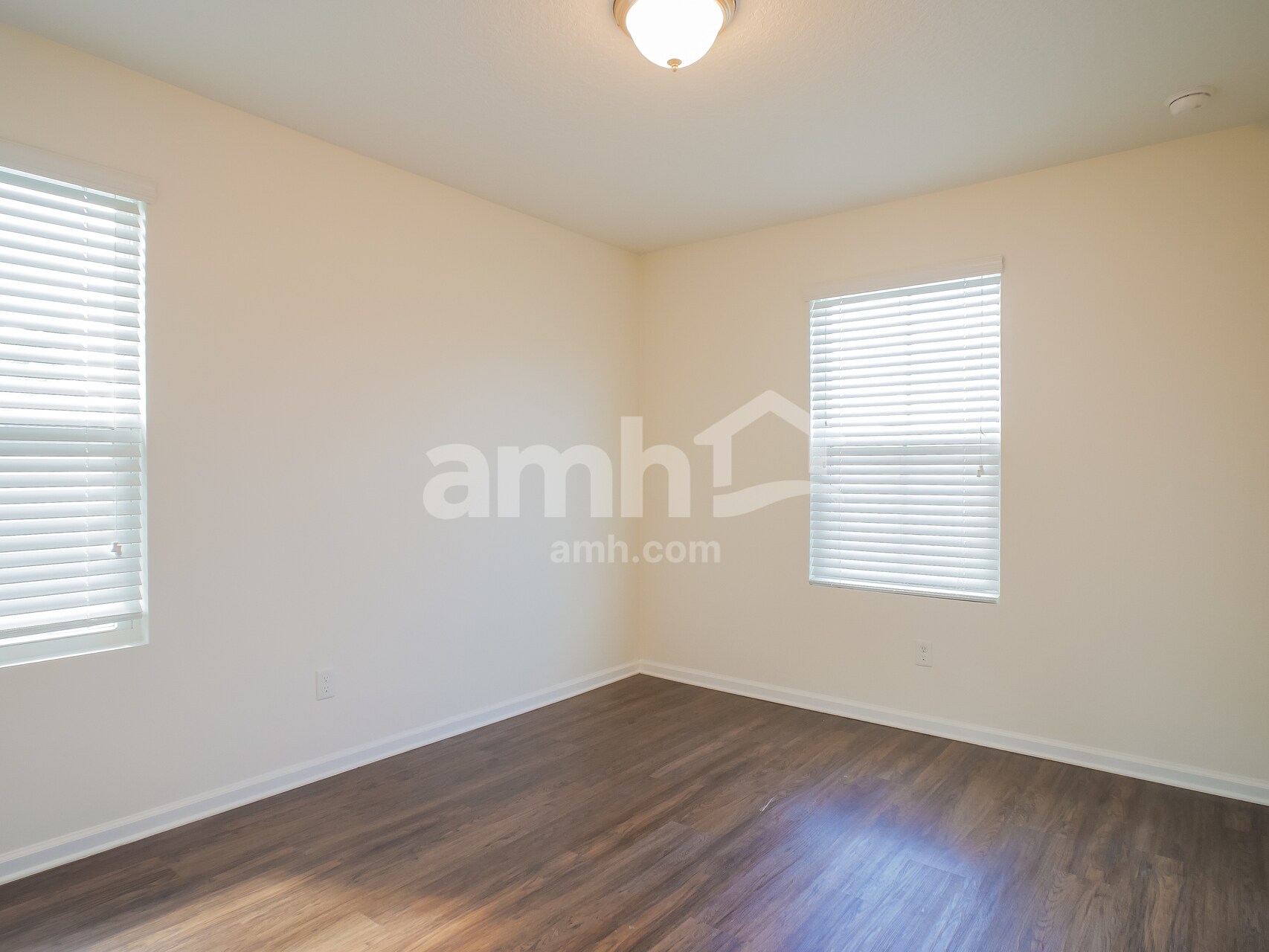 Building Photo - 212 W Jayce Wy