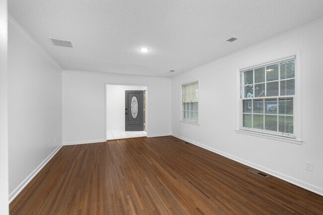 Building Photo - Recently renovated home in Whitehaven