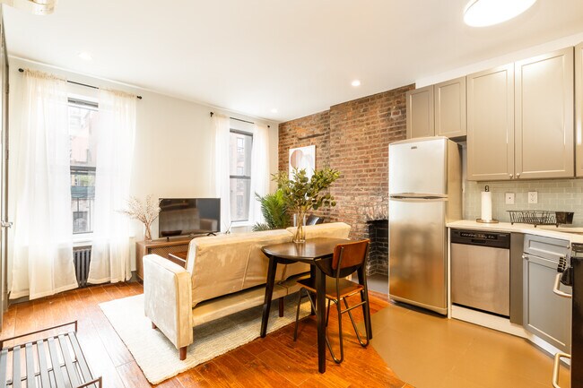 Building Photo - 346 W 52nd St