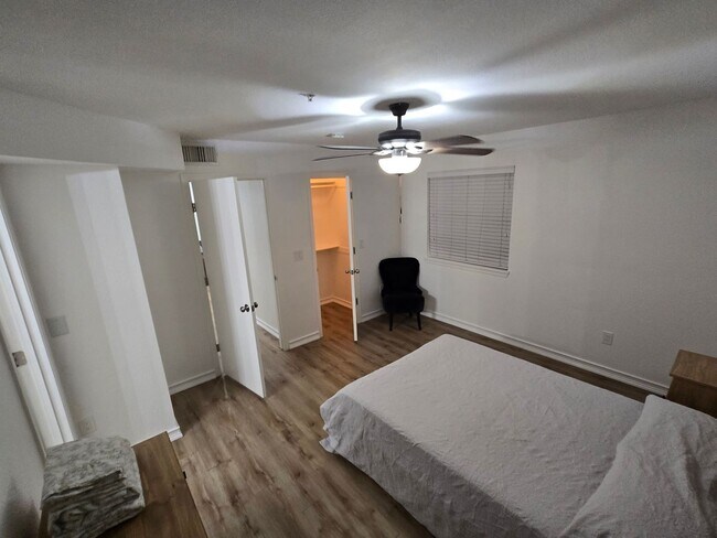 Building Photo - West-Flagstaff Condo in the Arbors - 2 Bed, 2 Bath - Students OK! 1 Sm. Pet OK! Avail. July 10th!!