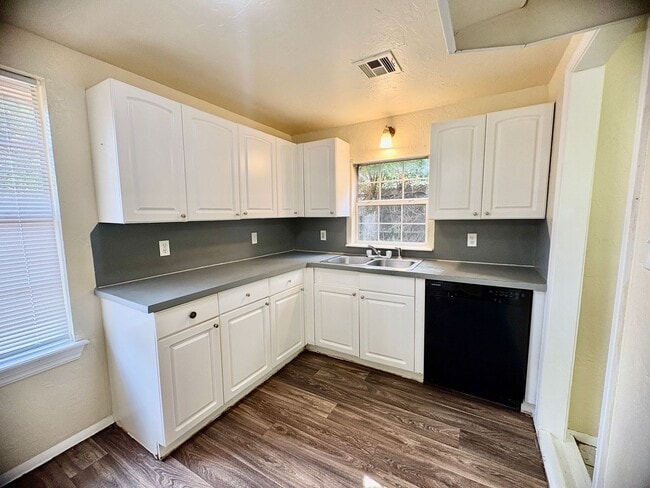 Building Photo - 3152 SW 39th St