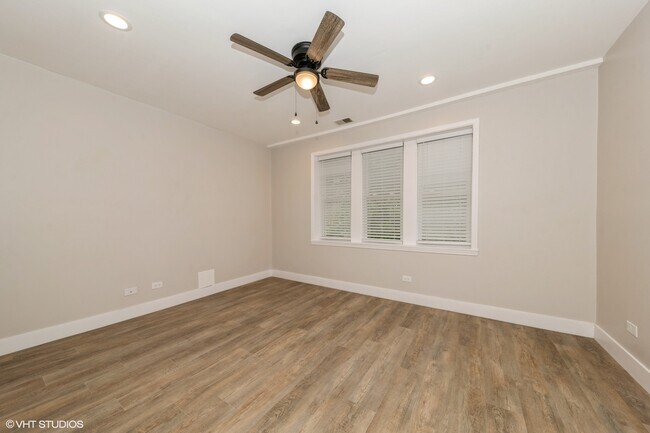 Building Photo - 6410 S Minerva Ave
