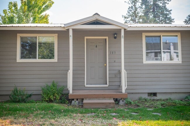Building Photo - Bright and spacious 2 bedroom home!