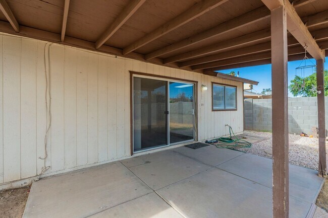 Building Photo - Wonderful East Valley Home! 4bedroom 1.5 B...