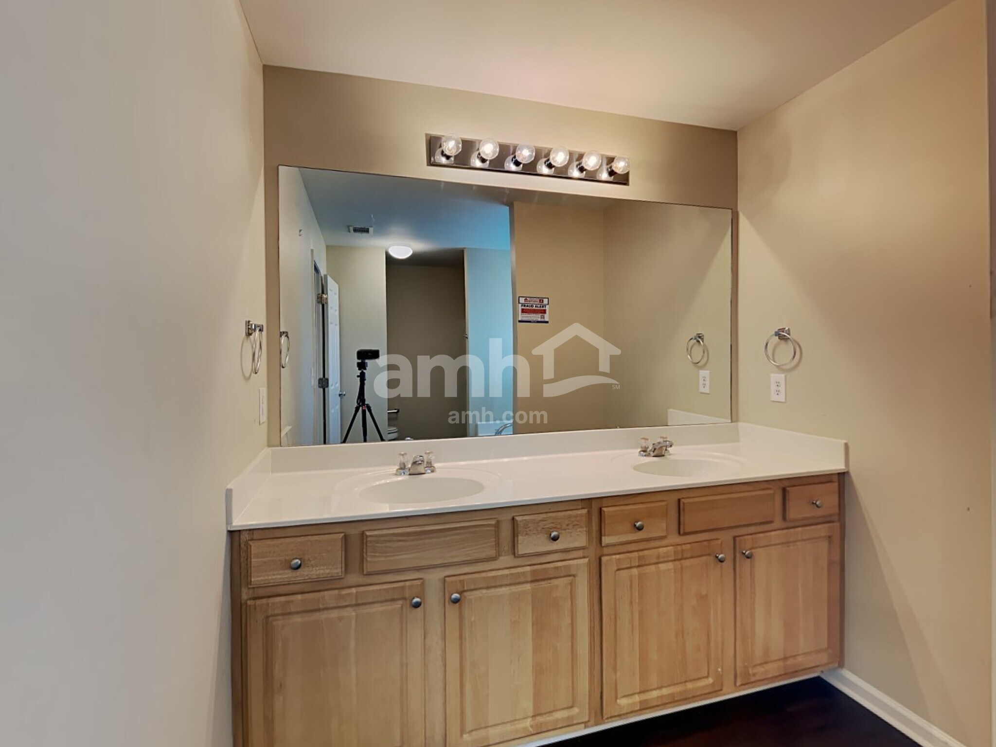 Building Photo - 2342 Crimson Creek Ln