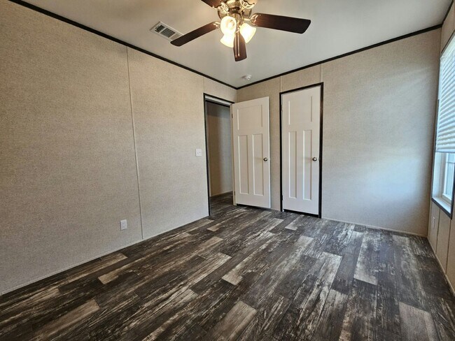 Building Photo - 16821 Oak Leaf Ct