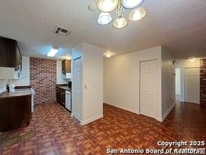 Building Photo - 117 Meadow Way