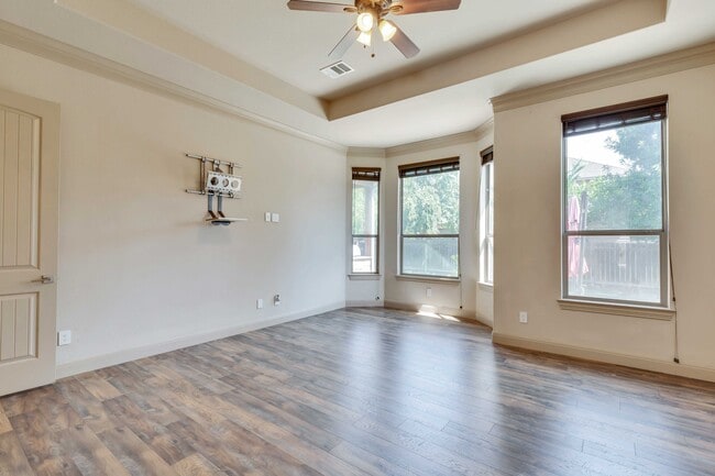 Building Photo - 2500 Speidel Dr