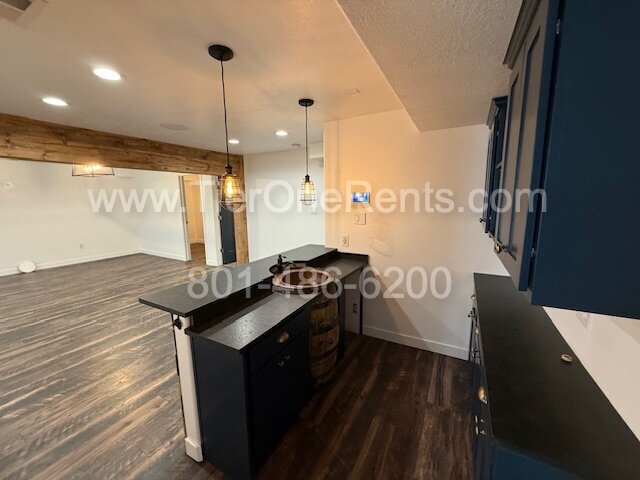 Building Photo - NO deposit option available for qualified ...