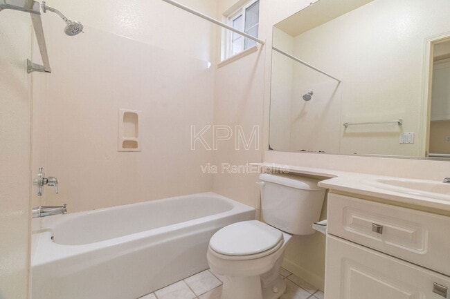 Building Photo - 4142 Pinehurst Cir