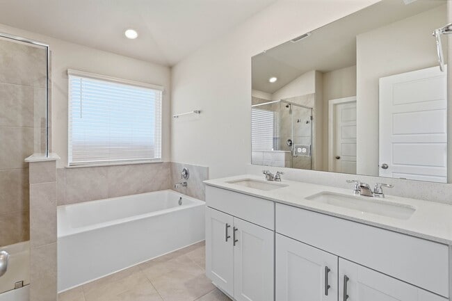 Building Photo - 18037 Martin Pines Dr