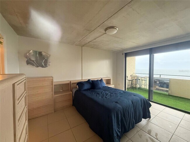Building Photo - 6009 Sea Ranch Dr