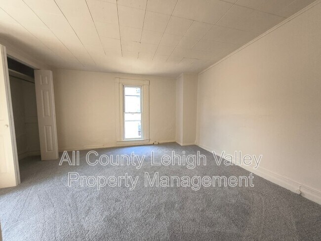 Building Photo - 1141 Emmett St