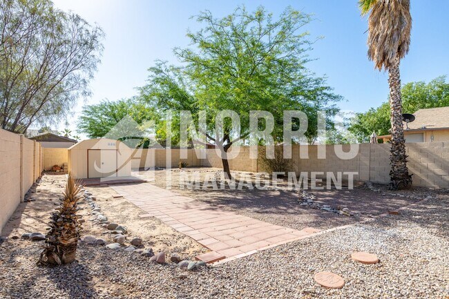 Building Photo - Cozy Home with No HOA and a Large NO Maintenance Backyard
