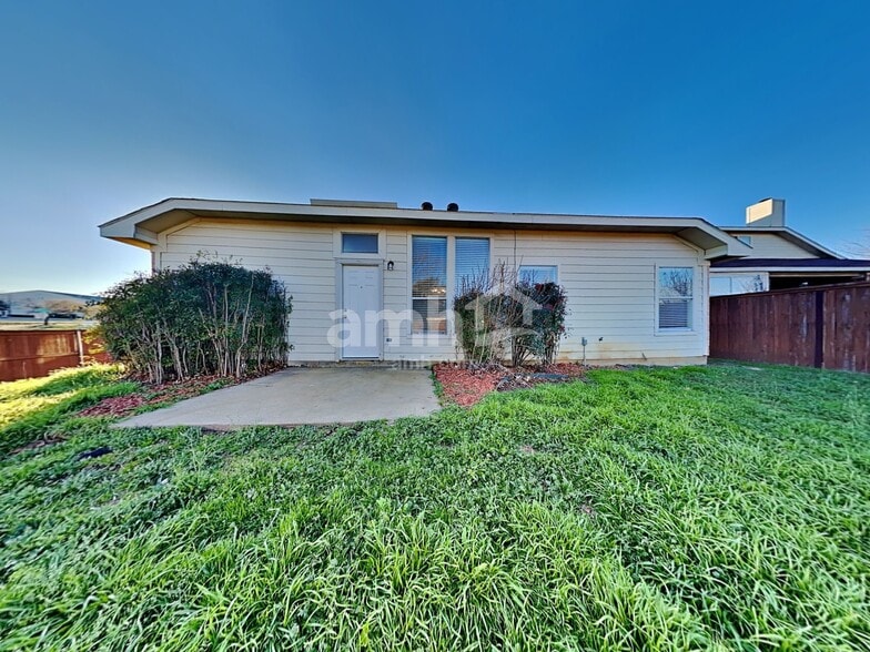 Building Photo - 8629 Garden Springs Dr