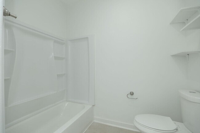 Building Photo - For Lease | 3 Bed, 2 Bath |1,350 Sq Ft |Tr...