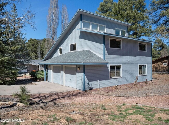 Building Photo - Gorgeous Flagstaff Rental