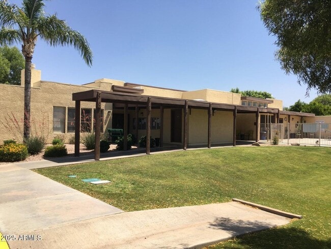 Building Photo - 1021 S Greenfield Rd