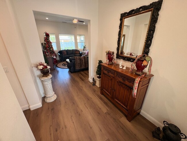 Building Photo - Beautiful 4 bedroom home for rent in Visalia, CA