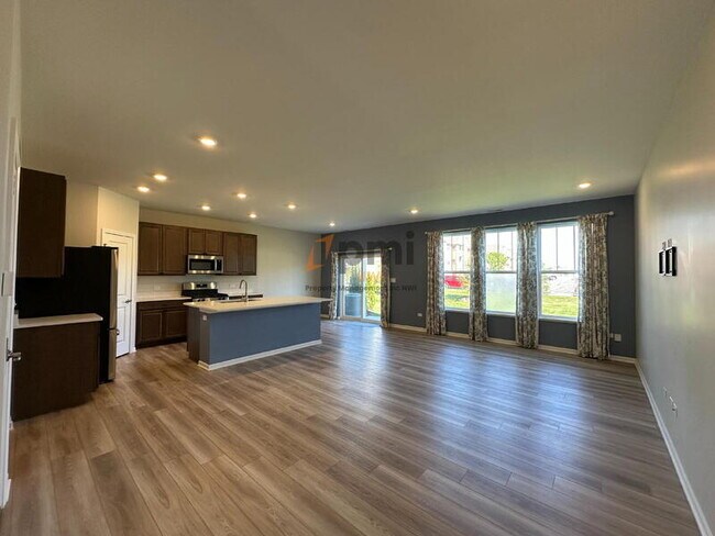 Building Photo - 8366 Kannon Dr