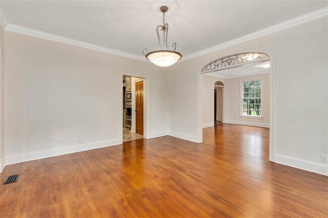 Building Photo - 210 Settlers Rd