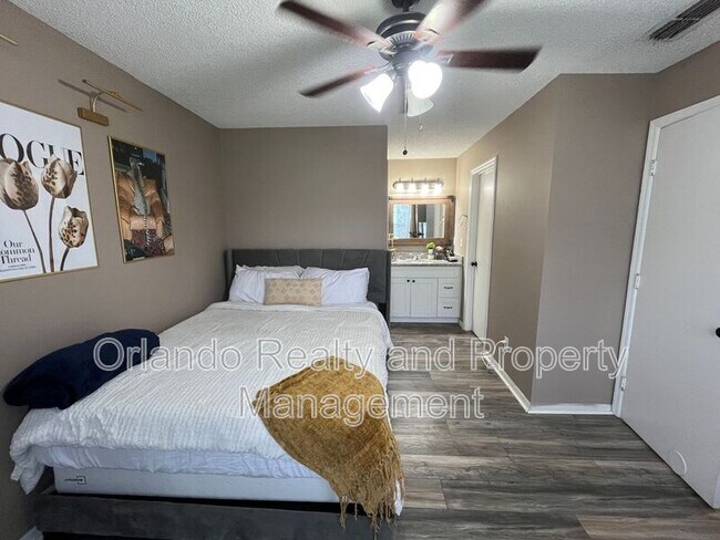 Building Photo - 6088 Westgate Dr